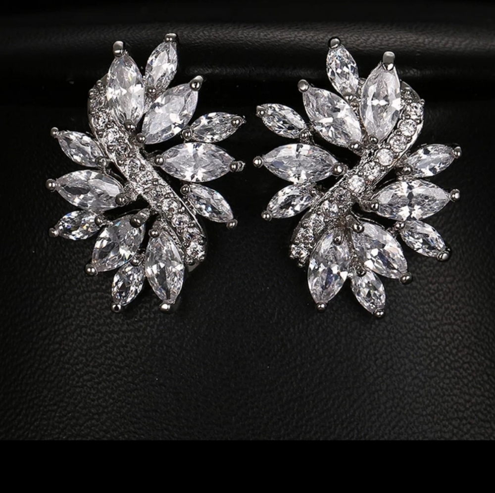 18K White Gold Swarovski Elements crystal Marquise Women's earrings